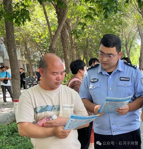 2025新澳门正版免费大全小龙女和网警护航2025高考与警方护航高考